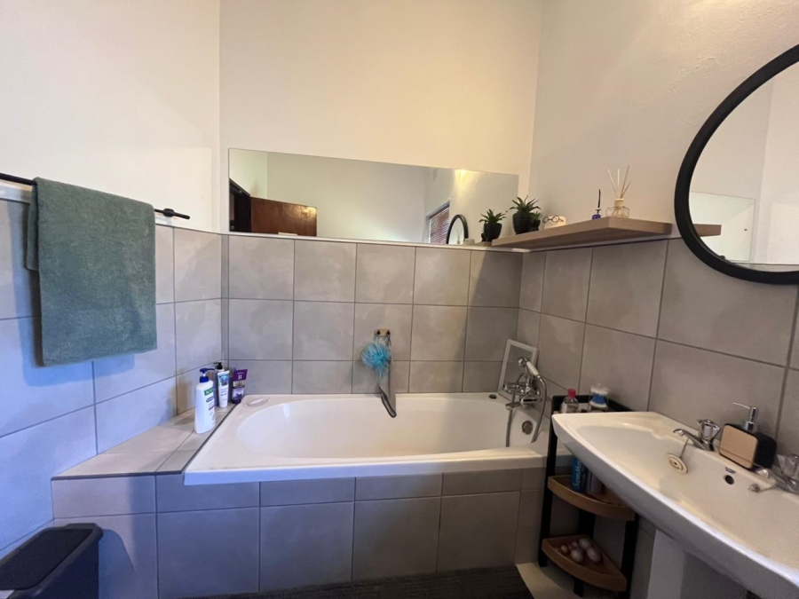 5 Bedroom Property for Sale in Rouxpark Western Cape